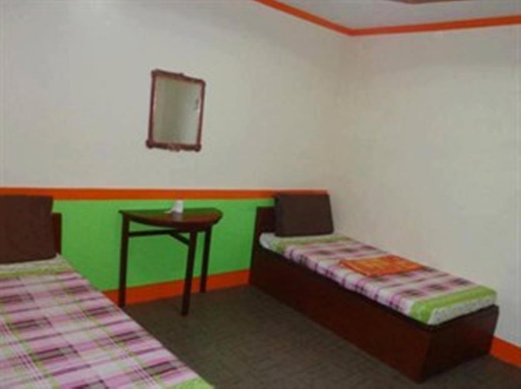 Np Festival Inn Kalibo Rom bilde