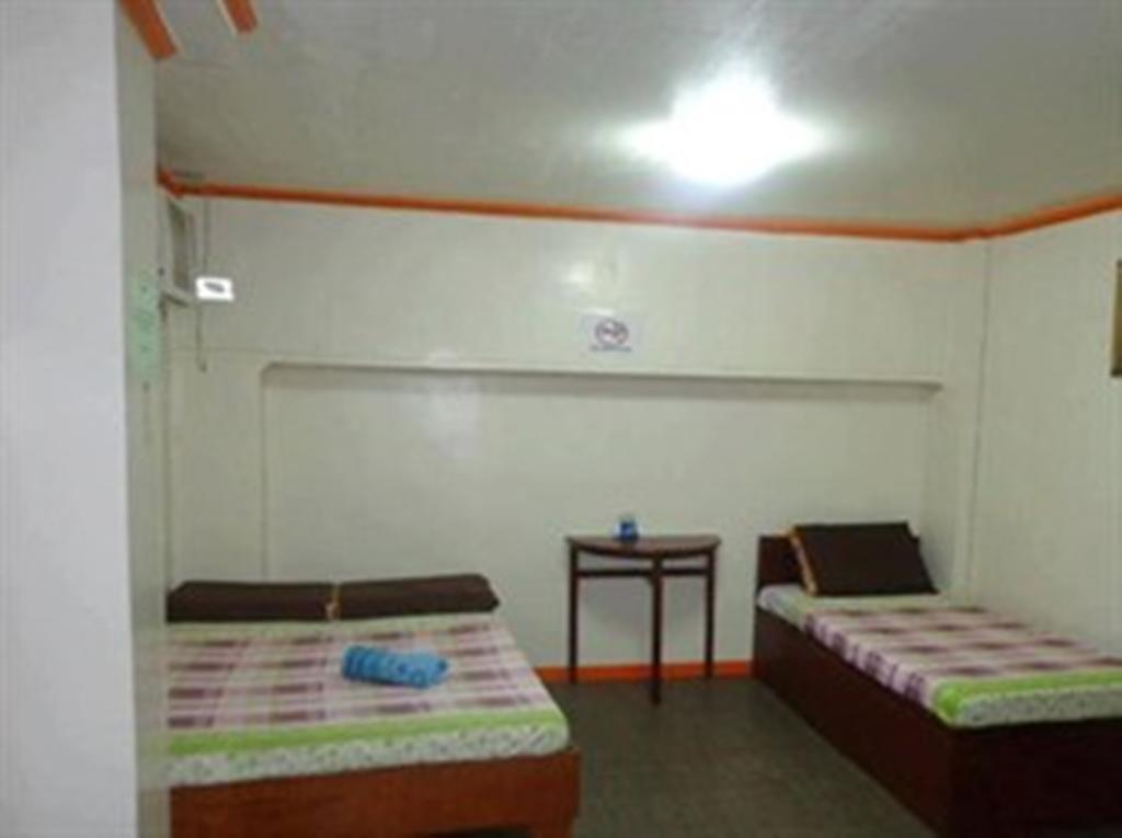 Np Festival Inn Kalibo Rom bilde