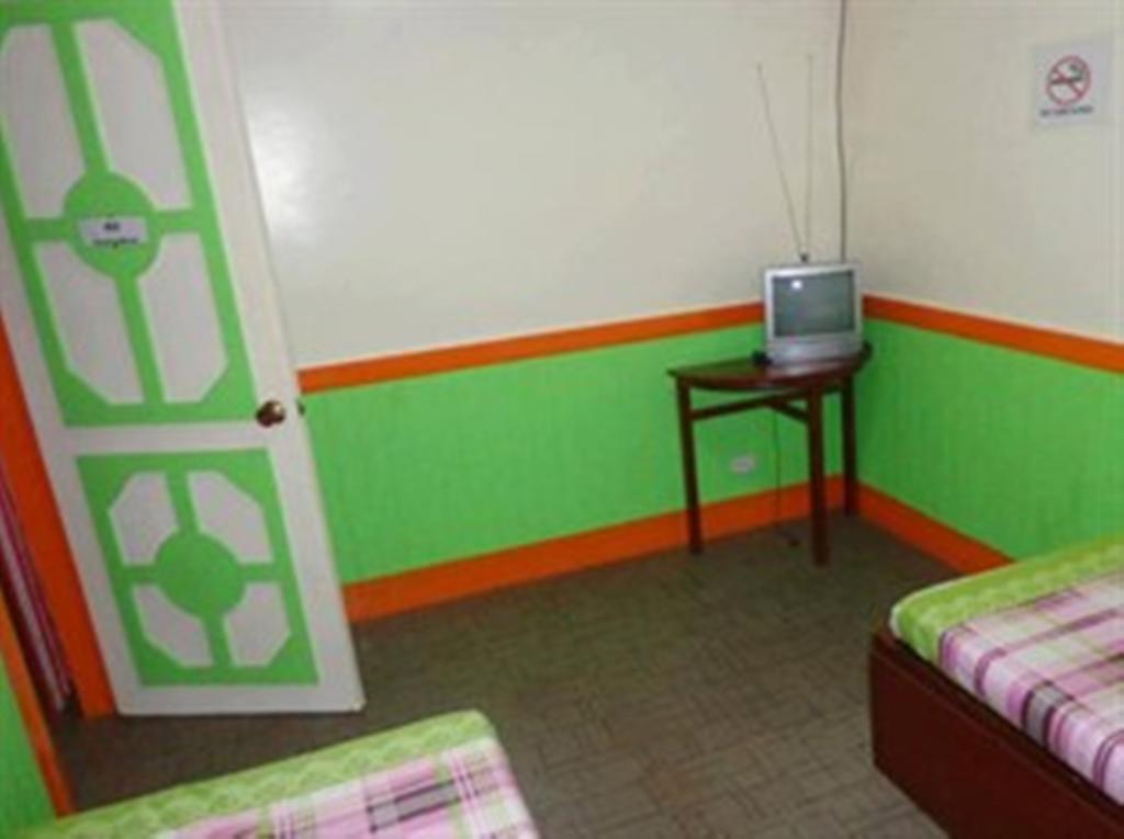 Np Festival Inn Kalibo Rom bilde