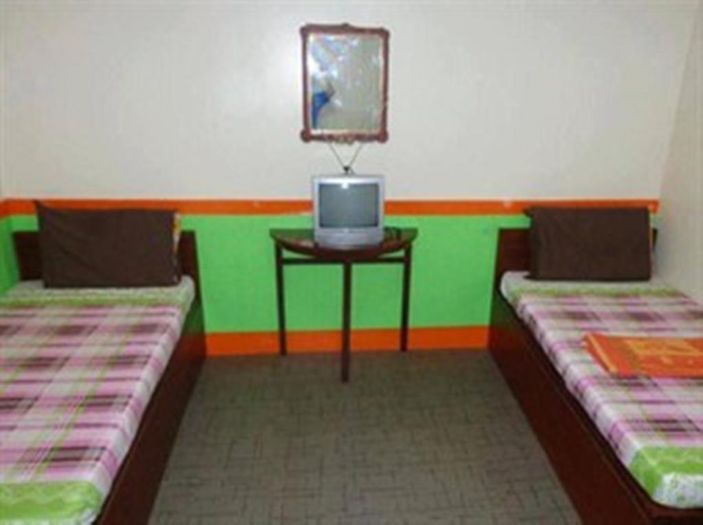 Np Festival Inn Kalibo Rom bilde